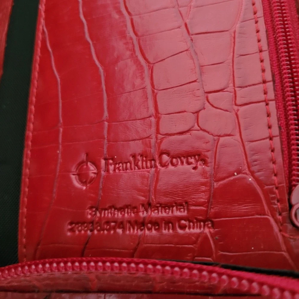Franklin Covey Red Croc Embossed Zippered Planner Binder 7 Ring Organizer Wallet